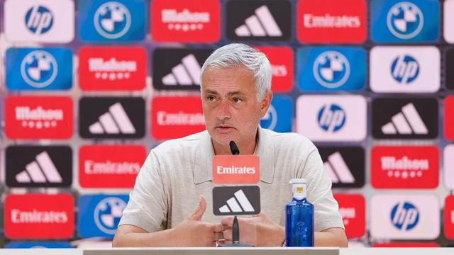 何小鹏：我和王凤英经常争执 吃饭的时候我哄一哄就好了